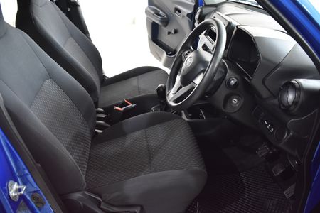 2023-Toyota-Vitz-10_8