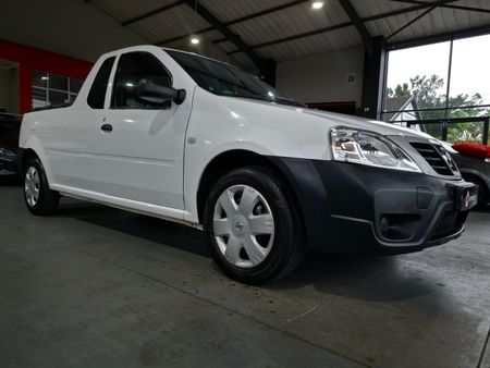 2022-Nissan-NP200-16-AC-Safety-Pack_16