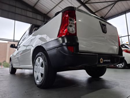 2022-Nissan-NP200-16-AC-Safety-Pack_18