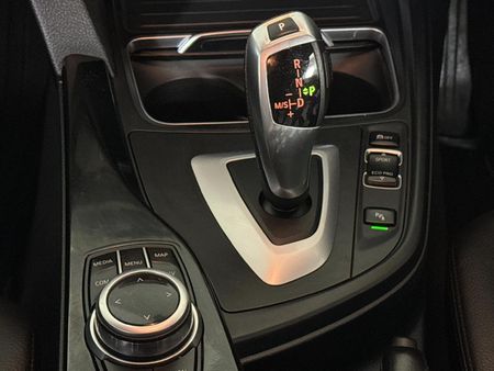 2019-BMW-3-Series-320i-Auto_10