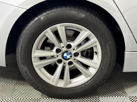 2019-BMW-3-Series-320i-Auto_7