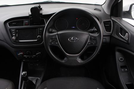 2019-Hyundai-i20-12-Motion_5