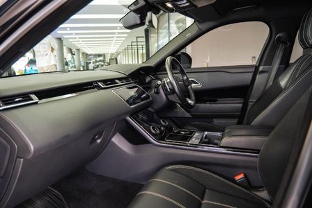 2019-Land-Rover-Range-Rover-Velar-20-D-SE-D240_10