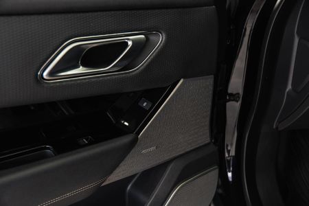 2019-Land-Rover-Range-Rover-Velar-20-D-SE-D240_11