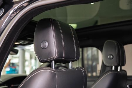 2019-Land-Rover-Range-Rover-Velar-20-D-SE-D240_17