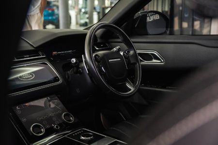 2019-Land-Rover-Range-Rover-Velar-20-D-SE-D240_18