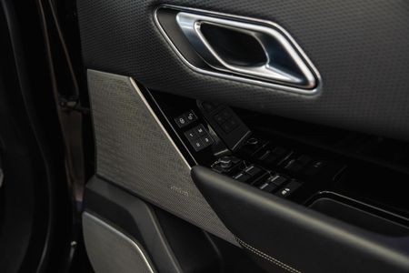 2019-Land-Rover-Range-Rover-Velar-20-D-SE-D240_20