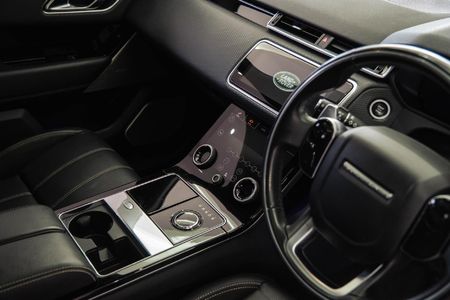 2019-Land-Rover-Range-Rover-Velar-20-D-SE-D240_22