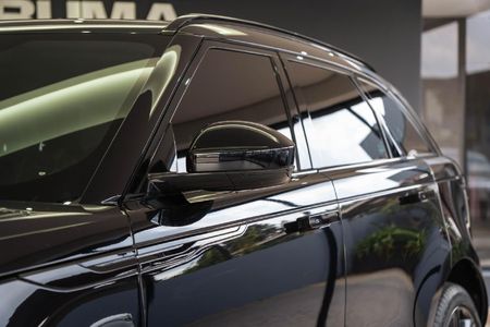 2019-Land-Rover-Range-Rover-Velar-20-D-SE-D240_6