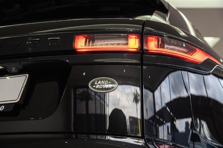 2019-Land-Rover-Range-Rover-Velar-20-D-SE-D240_7