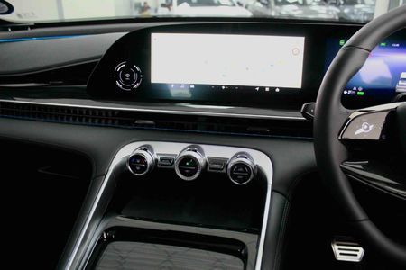 2026-Omoda-C9-15T-AWD-Phev_12