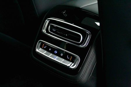 2026-Omoda-C9-15T-AWD-Phev_18