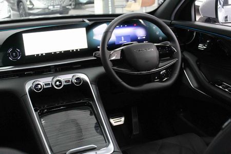 2026-Omoda-C9-15T-AWD-Phev_8