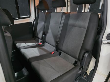 2017-Volkswagen-Caddy-CrewBus-20-TDI_7