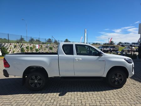 2026-Toyota-Hilux-24-GD-6-Raised-Body-Raider-Extended-Cab_2