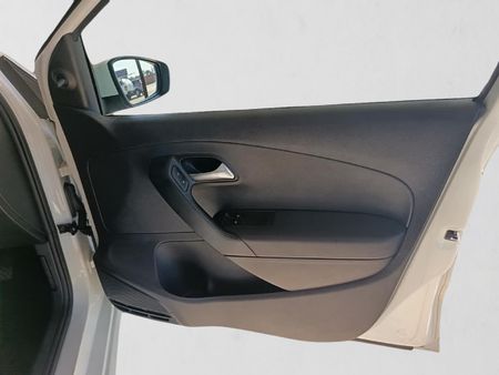 2024-Volkswagen-Polo-Vivo-16-Comfortline-Auto-5-dr_14