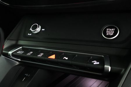 2024-Audi-Q3-Sportback-20-TFSI-quattro-Auto-S-Line-40-TFSI_25