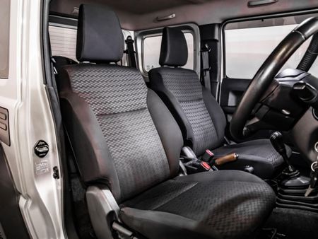 2020-Suzuki-Jimny-15-GLX_10