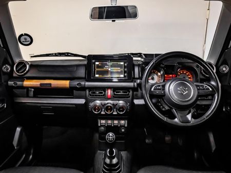 2020-Suzuki-Jimny-15-GLX_14