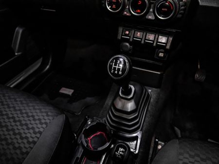 2020-Suzuki-Jimny-15-GLX_18