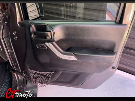 2017-Jeep-Wrangler-Unlimited-Sahara-36-V6-Auto_11
