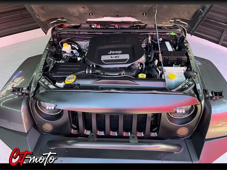 2017-Jeep-Wrangler-Unlimited-Sahara-36-V6-Auto_15