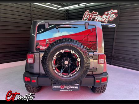 2017-Jeep-Wrangler-Unlimited-Sahara-36-V6-Auto_5