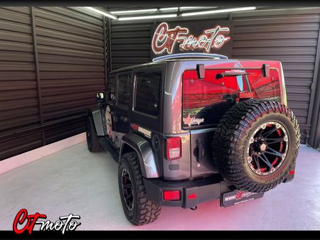 2017-Jeep-Wrangler-Unlimited-Sahara-36-V6-Auto_6