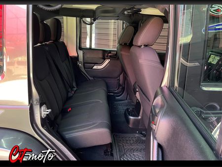2017-Jeep-Wrangler-Unlimited-Sahara-36-V6-Auto_8
