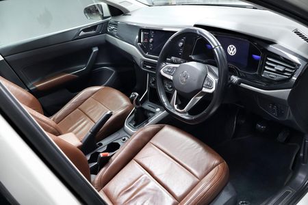 2022-Volkswagen-Polo-10-TSI-Life_10