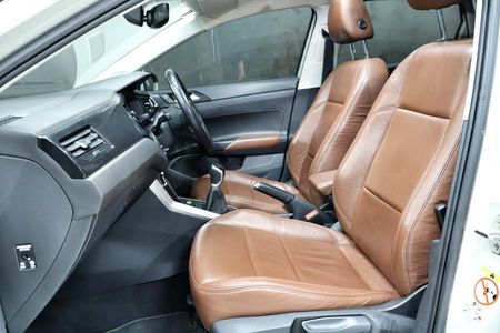 2022-Volkswagen-Polo-10-TSI-Life_12