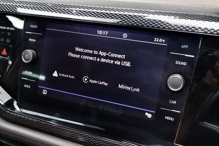 2022-Volkswagen-Polo-10-TSI-Life_16