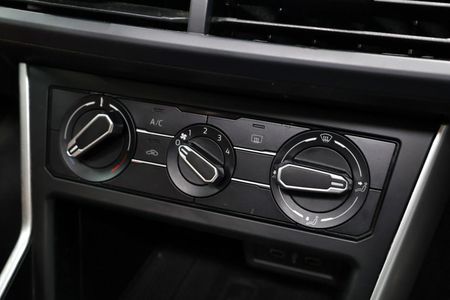 2022-Volkswagen-Polo-10-TSI-Life_18