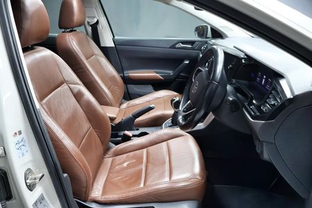 2022-Volkswagen-Polo-10-TSI-Life_21