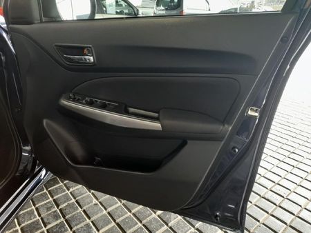 2022-Suzuki-Swift-12-GLX_11