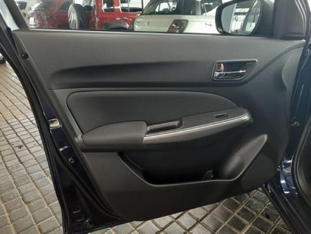 2022-Suzuki-Swift-12-GLX_12
