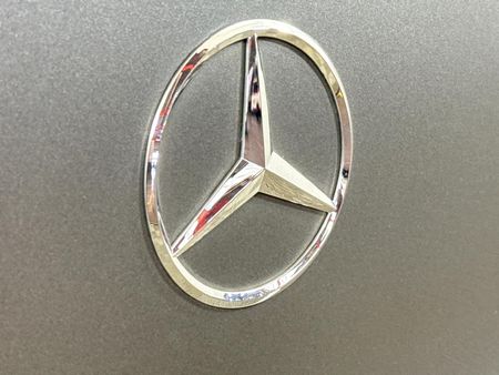 2023-Mercedes-Benz-V-Class-V-220d-Auto_11