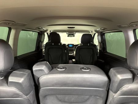 2023-Mercedes-Benz-V-Class-V-220d-Auto_15
