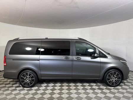 2023-Mercedes-Benz-V-Class-V-220d-Auto_18