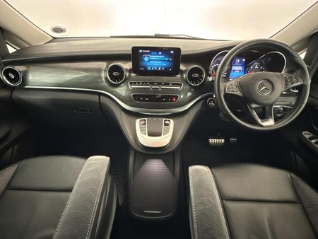 2023-Mercedes-Benz-V-Class-V-220d-Auto_1