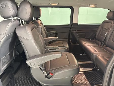 2023-Mercedes-Benz-V-Class-V-220d-Auto_3