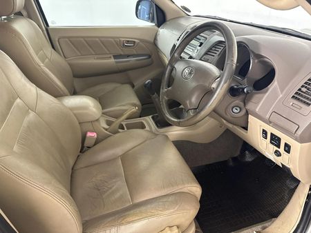 2008-Toyota-Fortuner-30-D-4D-Raised-Body_9