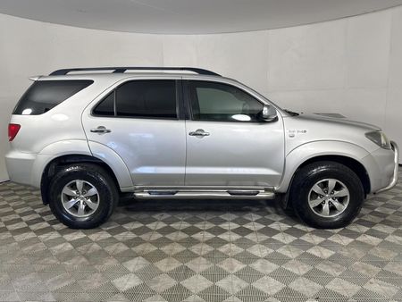 2008-Toyota-Fortuner-30-D-4D-Raised-Body_13