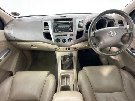 2008-Toyota-Fortuner-30-D-4D-Raised-Body_1