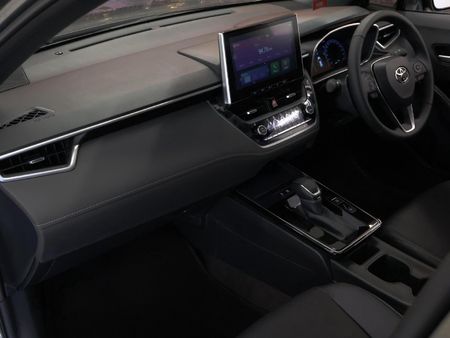 2026-Toyota-Corolla-Cross-18-XR-Hybrid_9