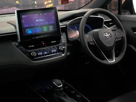 2026-Toyota-Corolla-Cross-18-XR-Hybrid_11