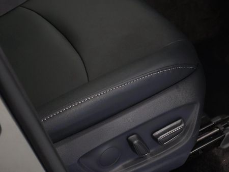 2026-Toyota-Corolla-Cross-18-XR-Hybrid_18