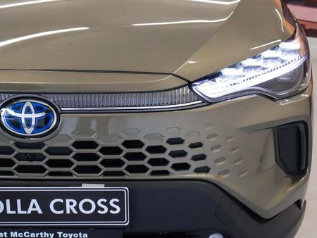 2026-Toyota-Corolla-Cross-18-XR-Hybrid_19