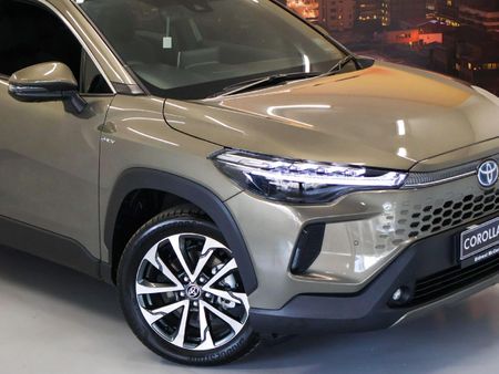 2026-Toyota-Corolla-Cross-18-XR-Hybrid_4
