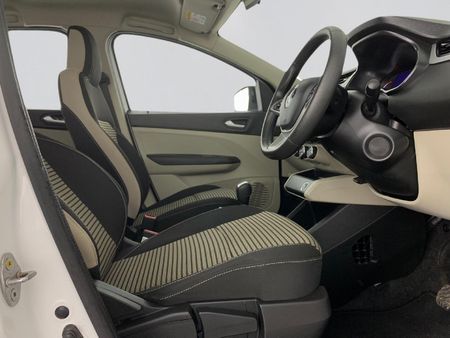 2025-Renault-Triber-10-Intens-Auto_14